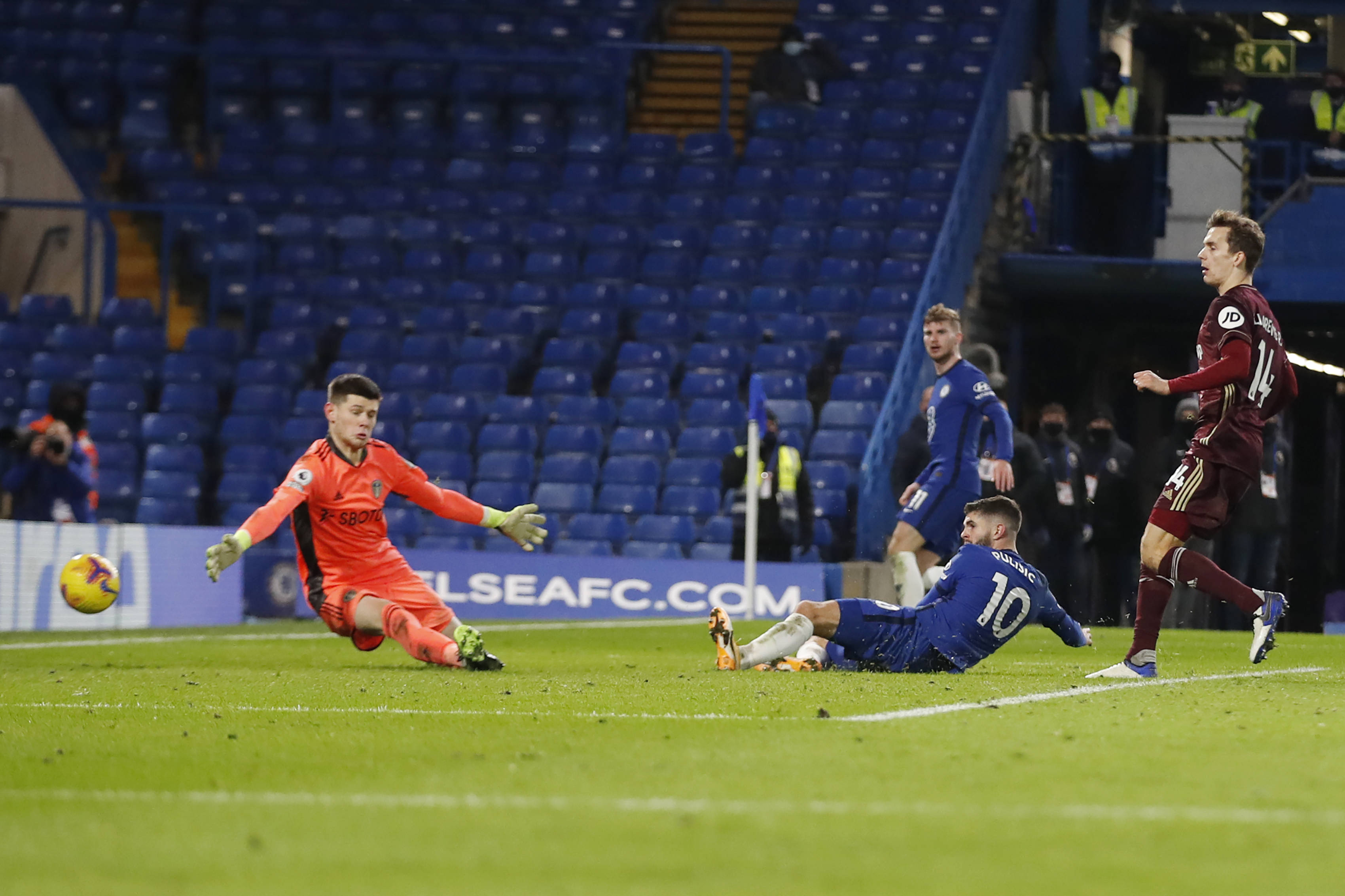 队报：拜仁正积极寻找科曼的替代者，埃贝尔很欣赏恩昆库.