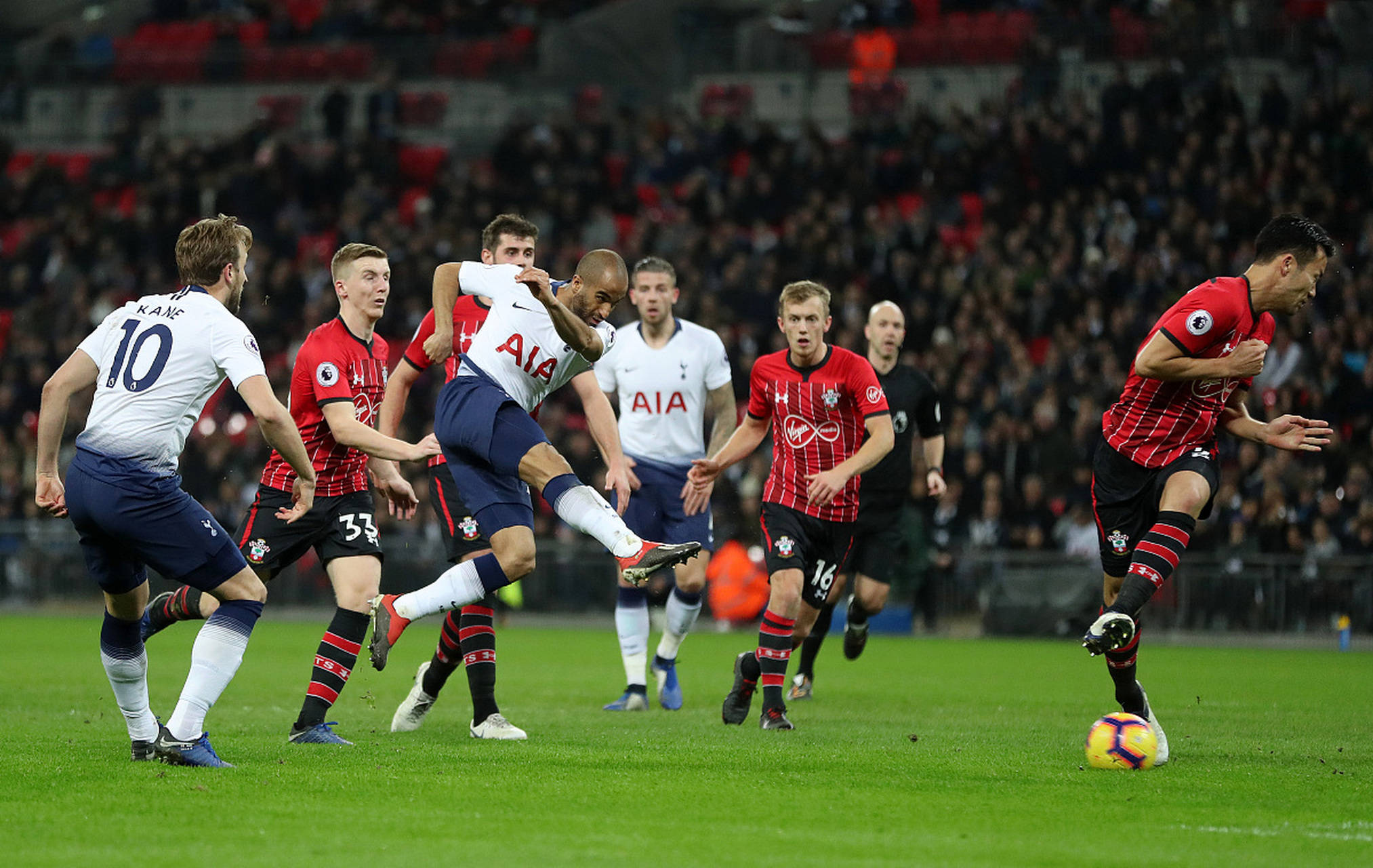 队报：拜仁正积极寻找科曼的替代者，埃贝尔很欣赏恩昆库.